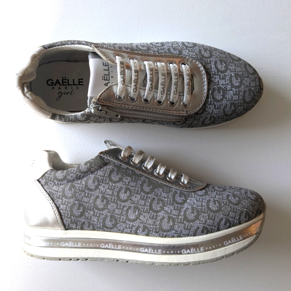 GAËLLE PARIS Metallic Sneakers